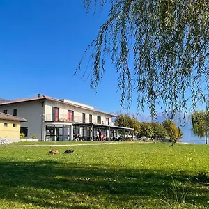Vandrarhem Lake Como Beach Hostel, Domaso